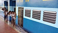 Berikutnya, ada sekolah yang terlihat seperti gerbong kereta di India. Ruang kelas dicat seperti kompartemen penumpang, kantor kepala sekolah dicat seperti mesin. Istimewa/danielnugrohosite.wordpress.com.