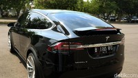 Harga Tesla Model X ini dibanderol Rp mulai US$200 ribu atau setara dengan Rp 2,64 miliar.