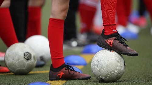BERLIN, GERMANY - JUNE 13:  Girls line up with soccer balls while participating in a training day in a program to encourage integration of children with foreign roots through football at the SV Rot-Weiss Viktoria Mitte 08 sport club shortly before the arrival of German Chancellor Angela Merkel on a visit on June 13, 2018 in Berlin, Germany. Merkel is hosting an intergration summit at the Chancellery later today.  (Photo by Sean Gallup/Getty Images)