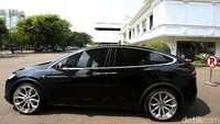 Mobil ini memiliki kecepatan maksimal 210 kilometer per jam.