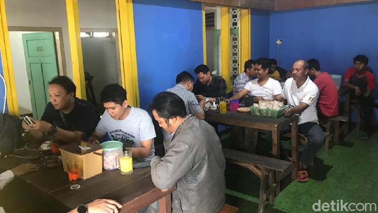 Rekonsiliasi Jokowi dan Prabowo, Kafe di Jember Beri Diskon 50% Rekonsiliasi Jokowi dan Prabowo, Kafe di Jember Beri Diskon 50%