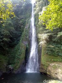 Ada Air Terjun Mengesankan Balik Jurang di Dompu