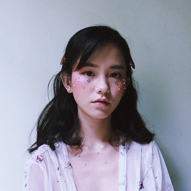 Kerap juga disebut sebagai member JKT 48, Leanna pun memberi konfirmasi bahwa dirinya bukanlah seorang anggota dari grup musik tersebut. Foto: dok. Instagram @leanna.leonardo