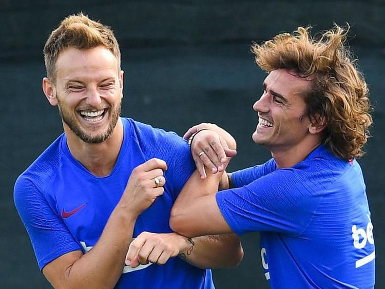 Bak Anak Sekolah, Latihan Perdana Griezmann di Barcelona Penuh Tawa