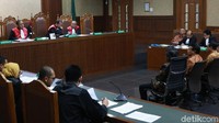 Direktur Utama PT Pembangkitan Jawa-Bali (PJB), Iwan Agung Firstantara dicecar jaksa KPK soal pertemuan eks Direktur Utama PLN Sofyan Basir dengan anggota DPR Eni Maulani Saragih dan pengusaha Johanes B Kotjo. Ketiganya disebut pernah bertemu di sebuah lounge kawasan Semanggi.