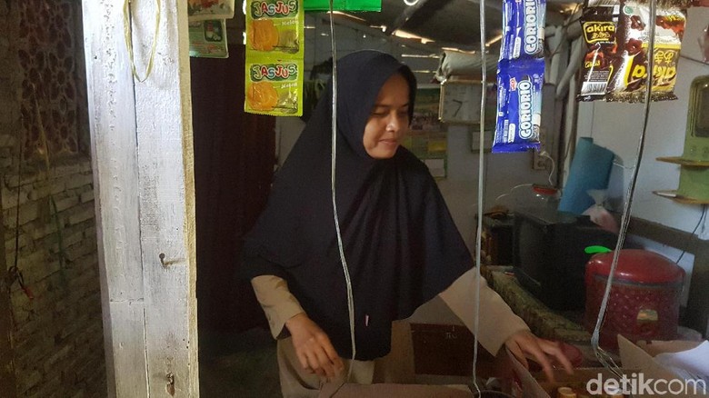 Guru Honorer SD di Pandeglang Jadikan WC Sekolah untuk Tempat Tinggal Guru Honorer SD di Pandeglang Jadikan WC Sekolah untuk Tempat Tinggal