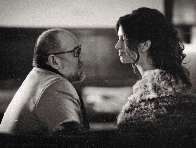 Kami bertemu pada musim bunga 2017 di Eropah. Pada masa itu saya bekerjasama dengan rakan karib kami, Jacob Arabo. Selepas acara itu, kami pergi untuk makan malam, di mana saya berjumpa dengan seorang lelaki, dan beliau memperkenalkan dirinya sebagai Raja Malaysia. Saya menganggap itu sebagai jenaka semata-mata, dan saya pula bergurau bahawa saya juga adalah ratu di Moscow. Kami berbual sepanjang malam dan bertukar nombor telefon, kata Oksana di keterangan foto yang diunggahnya ke akun Instagramnya @rihanapetra. Foto: Instagram @rihanapetra