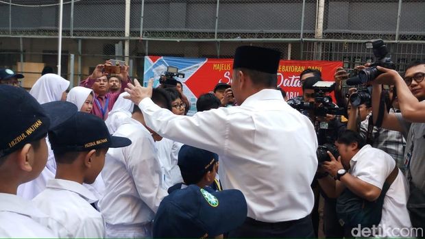 Mendikbud tinjau hari pertama sekolah
