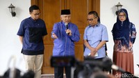 Amien Rais menyerukan untuk menjaga persatuan bangsa. Dia mengatakan akan mengawasi pemerintahan presiden dan wakil presiden terpilih, Jokowi-Maruf Amin dalam 5 tahun ke depan.