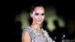 Senyum Menawan di Balik BMW X7