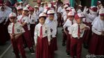 Semangat Siswa SD Berseragam Merah Putih