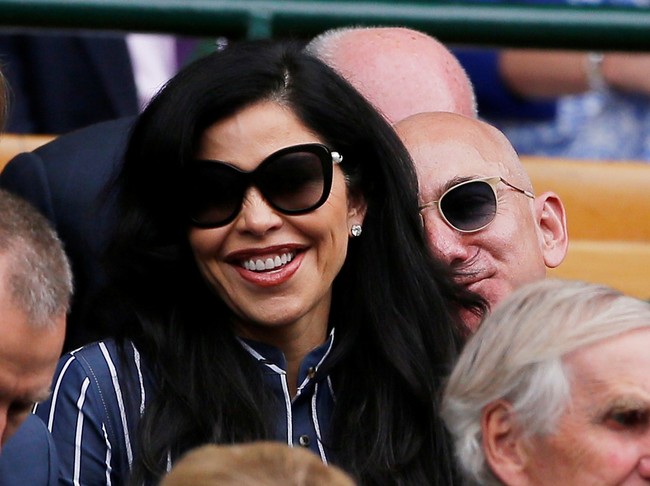 Kala itu, Lauren juga masih sah menjadi istri dari Patrick Whitesell, seorang agensi artis Hollywood. Jeff mengenal Lauren dari Patrick yang merupakan teman baiknya. Kini Lauren dan Patrick juga sudah resmi bercerai.  Foto: Reuters