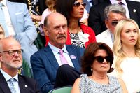 Stan Smith menyaksikan final Wimbledon 2019 antara Federer dan Djokovic dari Royal Box.