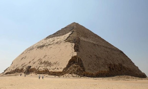 Untuk kedua kalinya bulan ini, Pemerintah Mesir membuka piramida kuno untuk wisatawan. Yang terbaru adalah piramida yang jadi makam Raja Snefru (Mohamed Abd El Ghany/Reuters)