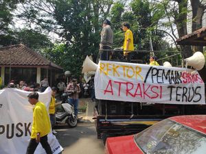 Diprotes Mahasiswa, Begini Hari Pertama Uji Coba Parkir Berbayar UI