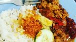 Pagi Ini Tambah Energi dengan Sarapan Nasi Langgi Berlauk Komplet