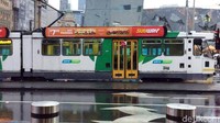 Ketiga, adanya trem di Kota Melbourne. Trem di sini gratis dengan rute terbatas.