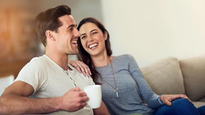 Ilustrasi pria lebih humoris dibandingkan wanita. Foto: iStock Ilustrasi pria lebih humoris dibandingkan wanita. Foto: iStock