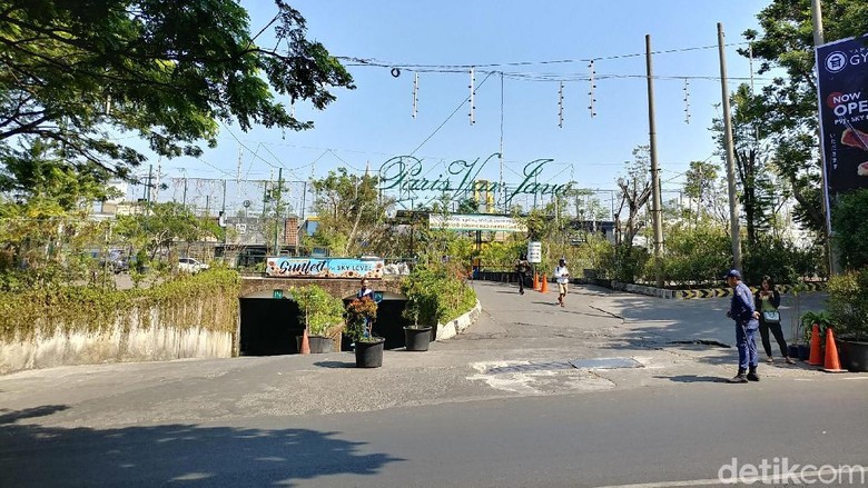 Atasi Macet, Pemkot Bandung Bakal Bongkar Taman dan Tutup Parkiran PVJ Atasi Macet, Pemkot Bandung Bakal Bongkar Taman dan Tutup Parkiran PVJ
