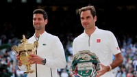 Di set penentuan, setelah sama kuat 2-2 Djokovic berhasil mematahkan servis Federer untuk bisa unggul 4-2. Namun Federer membalas merebut dua gim berikutnya demi kembali menyamakan kedudukan di 4-4. Setelah menjalani set kelima dua jam lebih, hingga tie break di kedudukan 12-12, Djokovic yang akhirnya memenangi set penentuan ini dan sekaligus meraih gelar juara Wimbledon. Andrew Couldridge/Reuters.