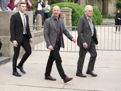 Melihat Manusia Terkaya Dunia Lengket dengan Kekasihnya