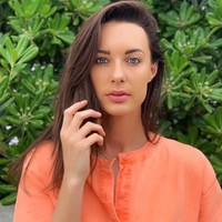 Presenter sekaligus YouTuber Emily Hartridge dilaporkan meninggal pada Jumat minggu lalu. Emily berpulang di usia 35 tahun karena kecelakaan ketika tengah mengendarai skuter listrik di London, Inggris. Foto: Instagram @emilyhartridge