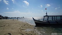 Beberapa kapal pengantar wisatawan pun bisa dilihat di sini (Shinta Angriyana/detikcom)
