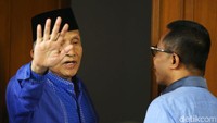 Menurut dia, apabila ada bagi-bagi kursi dalam upaya rekonsiliasi, kontestasi politik Pilpres 2019 tak ada gunanya. Amien menegaskan lagi, setuju upaya rekonsiliasi dalam arti persatuan bangsa.
