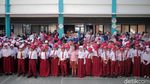 Semangat Siswa SD Berseragam Merah Putih