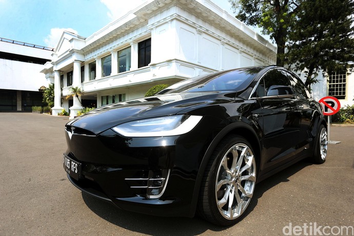  Mobil  Listrik Tesla  Antar Bamsoet  ke Istana Foto 2
