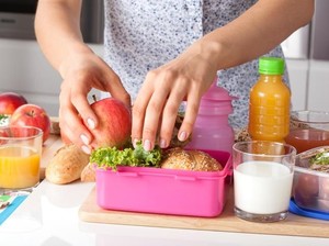 7 Camilan Praktis dan Bernutrisi Untuk Bekal Sekolah