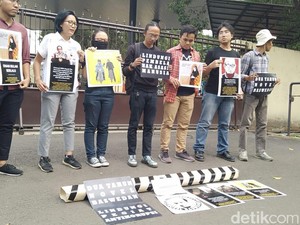 Kasus Novel Belum Terungkap, Koalisi Antikorupsi Aksi Teatrikal Polisi Tidur