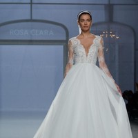 Dalam sebuah wawancara dengan majalah Spanyol, La Vanguardia, Joana mengungkapkan fakta mengejutkan soal hubungannya dengan Dani Alves. Wanita 26 tahun itu mengaku pernah dua kali menolak lamaran pemain Paris Saint-Germain itu. Dani melamarku di sebuah kamar hotel. Kami tidak suka (pamer). Itu sangat luar biasa. Dia sudah melamarku tiga kali, ujarnya. Foto: Dok. Getty Images