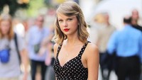 Penyanyi sekaligus penulis lagu Amerika Serikat, Taylor Swift, menduduki peringkat pertama selebriti dengan bayaran termahal di dunia. Wanita yang dijuluki American Sweetheart ini mendapat bayaran sebesar US$ 185 juta. Istimewa/Dok. raw-multimedia.com.