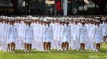 Aksi Lempar Topi ke Udara Perwira TNI-Polri Usai Dilantik