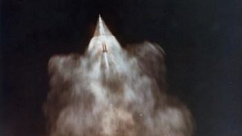 Saturn V dikembangkan di fasilitas NASA bernama Marshall Space Flight Center di Huntsville, Alabama, Amerika Serikat. Ia merupakan satu dari tiga seri roket Saturn yang dikembangkan oleh lembaga antariksa itu. Selain Saturn V, ada Saturn I dan Saturn IB yang digunakan untuk meluncurkan manusia ke orbit Bumi. Foto: Getty Images