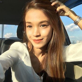 Pria Bergaya di Depan Mobil Mewah Orang Lain, Nasibnya Berakhir Mengejutkan