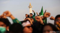 Dalam aksinya mereka menuntut pemerintah Jokowi untuk tidak bagi-bagi kursi menteri.