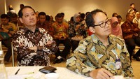 Oleh karena itu, penandatanganan kerjasama ini, menjadi momentum penegasan proteksi keamanan data dan validitas verifikasi bagi pelaku bisnis nasional dan masyarakat. Maraknya peredaran data kependudukan yang disalahgunakan, menimbulkan keresahan tersendiri di mata publik. Hal ini berpotensi menurunkan kepercayaan terhadap layanan bisnis yang membutuhkan data pribadi. Oleh sebab itu, diperlukan upaya dan solusi strategis dari negara untuk dapat mengembalikan kepercayaan publik terhadap data pribadi mereka. Foto: dok. Kemdagri