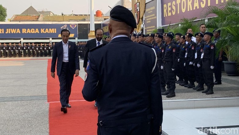 Surya Paloh Tak Ngotot Soal Kursi Menteri dan Jatah Jaksa Agung Surya Paloh Tak Ngotot Soal Kursi Menteri dan Jatah Jaksa Agung