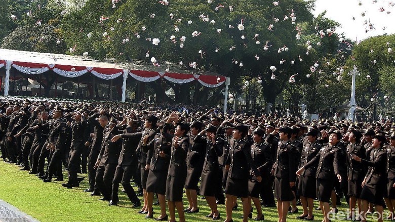 Idris, Anak Petani dan Guru Ngaji di Solok Jadi Lulusan Terbaik Akpol 2019 Idris, Anak Petani dan Guru Ngaji di Solok Jadi Lulusan Terbaik Akpol 2019