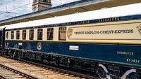 Kereta Venice Simplon-Orient Express di Eropa mencakup perjalanan panjang dan berhenti di sembilan pemberhentian termasuk Paris, Venesia, Praha dan London. Kereta berdekorasi mewah ini juga menghidangkan beragam makanan yang dapat menambah pengalaman perjalanan pengunjungnya. Istimewa/Tim Stocker Photography/Getty Images.