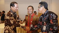 Program ini dapat memudahkan Mandiri Utama Finance untuk mengakses data dengan lebih cepat dan valid, sehingga mempersingkat proses pengajuan kredit dari pelanggan. Dengan adanya fasilitas akses data Dukcapil ini, dipastikan dapat meningkatkan kualitas kredit MUF. Hadir dalam acara tersebut Direktur Utama PT. Mandiri Utama Finance, Stanley Setia Atmadja. Ia mengatakan, Adanya pusat data satu pintu yang dapat diakses dengan mudah oleh lembaga keuangan akan sangat membantu untuk memastikan kualitas data pelanggan, sehingga kualitas kredit MUF tetap terjaga dengan baik. Foto: dok. Kemdagri