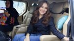 Dikomen Negatif Karena Berbikini saat Renang, Ini Jawaban Ayu Ting Ting