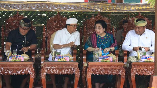 Megawati Hadiri Pelantikan Eks Bupati Gianyar Jadi Pendeta Hindu