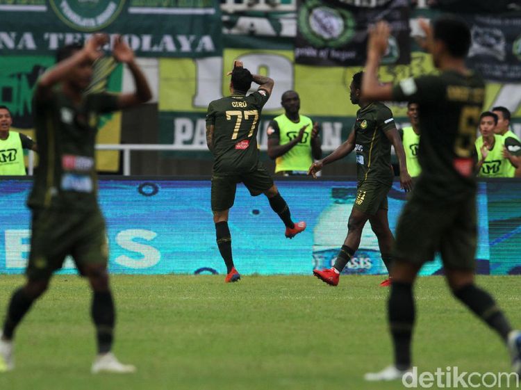 Libas Persija, Tira Persikabo Kokoh di Puncak