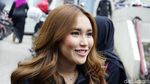 Dikomen Negatif Karena Berbikini saat Renang, Ini Jawaban Ayu Ting Ting