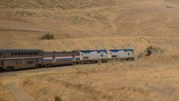 Kereta Coast Starlight di Amerika Serikat juga menawarkan pemandangan menawan Pantai Barat AS kepada para pengunjung kereta tersebut. Rute perjalanan yang menghabiskan waktu hingga 35 jam ini melintasi Seattle, Washington, dan Los Angeles di California. Istimewa/CrystalMage/Shutterstock.