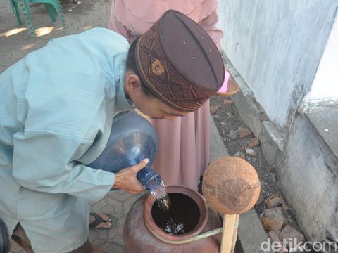 Melihat Kembali Tradisi Turun Temurun Gentong Haji di Cibreon