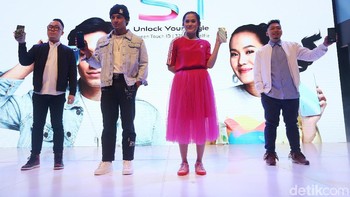 Peluncuran ini diramaikan dua artis yang menjadi brand ambassador Vivo S1 seperti Sheryl Sheinafia dan Jefri Nichol. (Foto: Agung Pambudhy/detikINET)